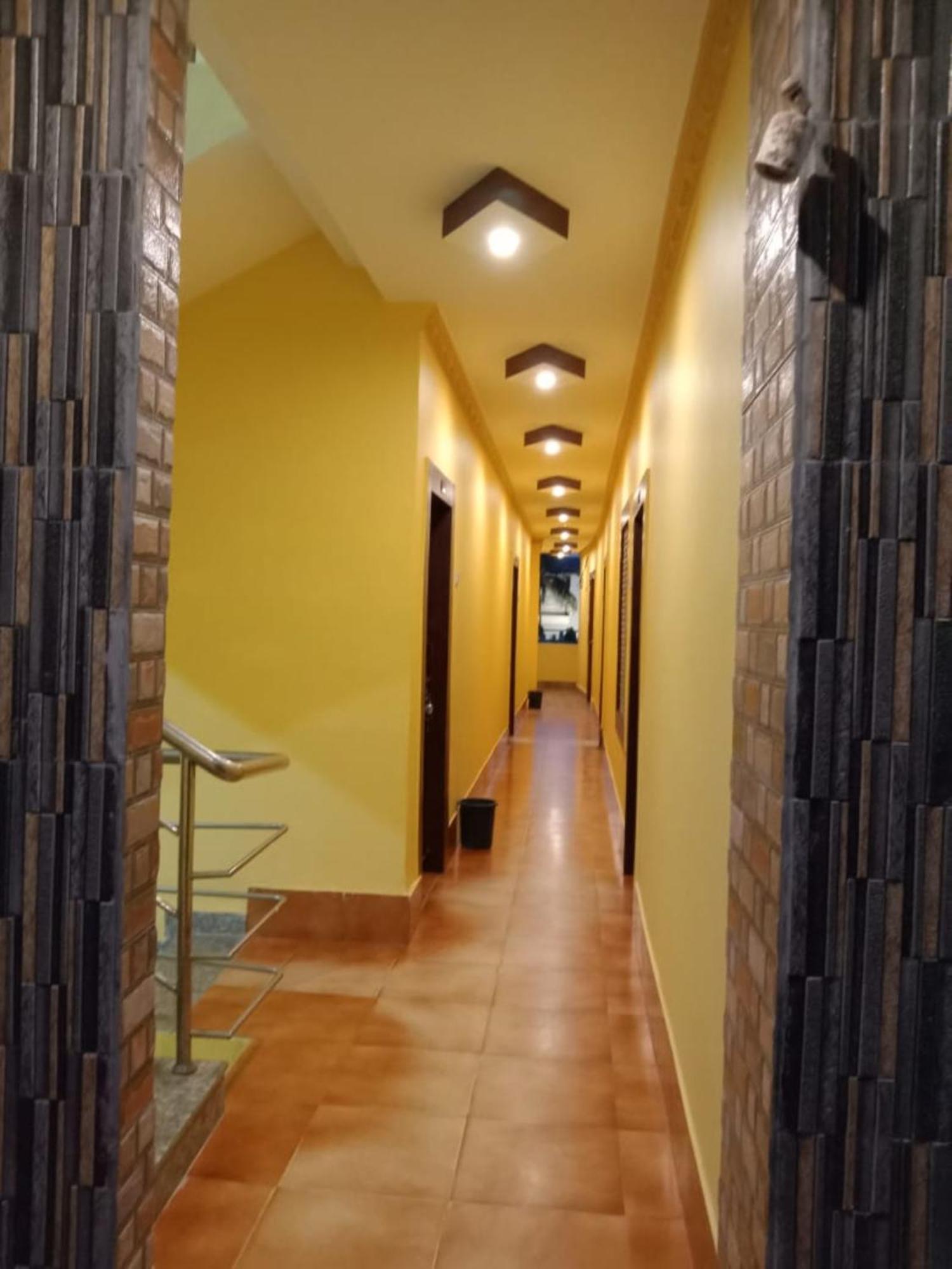 Goroomgo Sahoo Palace Puri - Prime Location Near Sea Beach - Excellent Service With Parking Facilities Extérieur photo