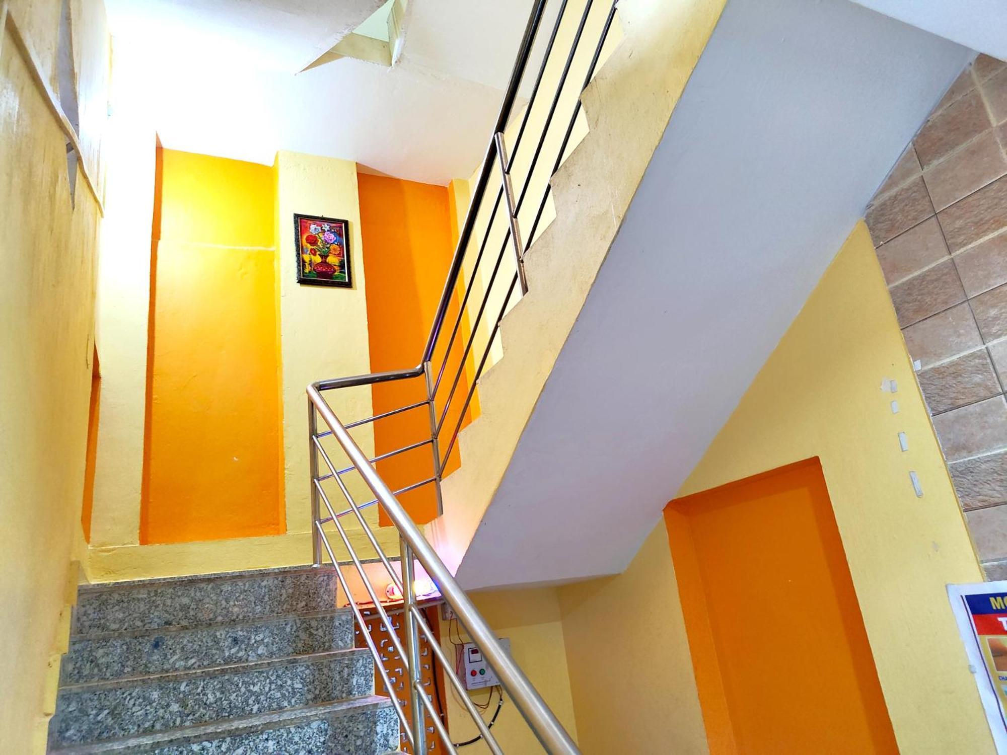 Goroomgo Sahoo Palace Puri - Prime Location Near Sea Beach - Excellent Service With Parking Facilities Extérieur photo